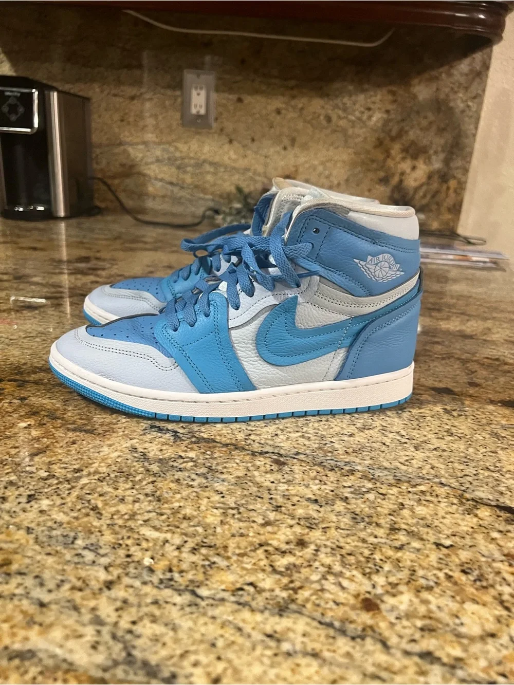 Nike Air Jordan 1 Retro High - Light Blue/White